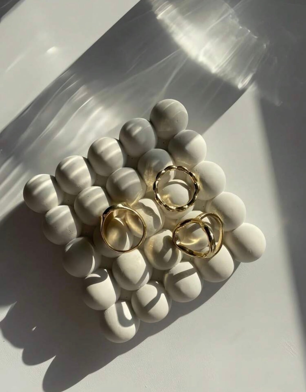 Bubble ring holder, a square cluster of hand-cast eco resin spheres