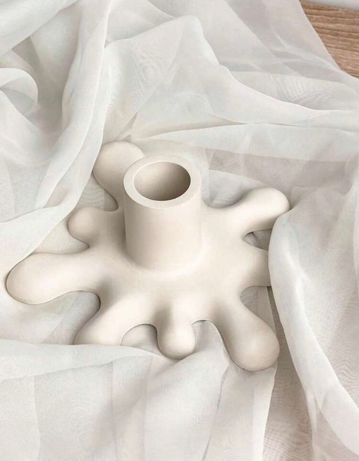 Splash-shaped eco resin taper candle holder